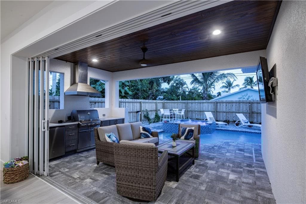 662 105th Ave N, Naples, FL 34108-27