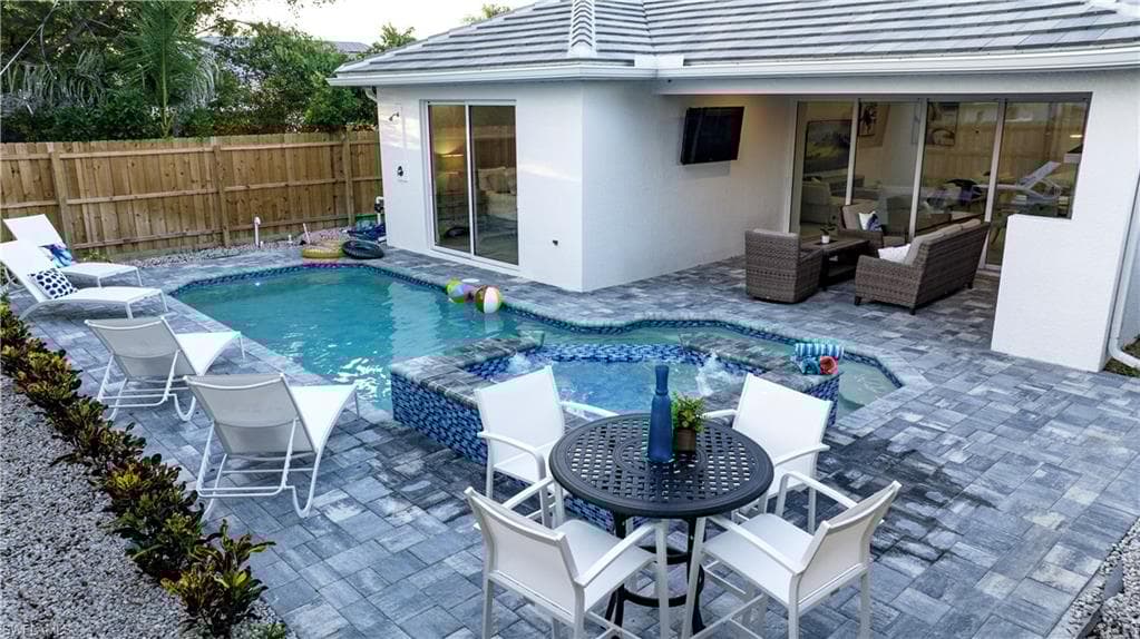 662 105th Ave N, Naples, FL 34108-29