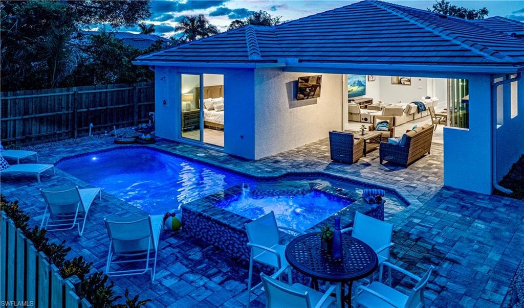 662 105th Ave N, Naples, FL 34108-32