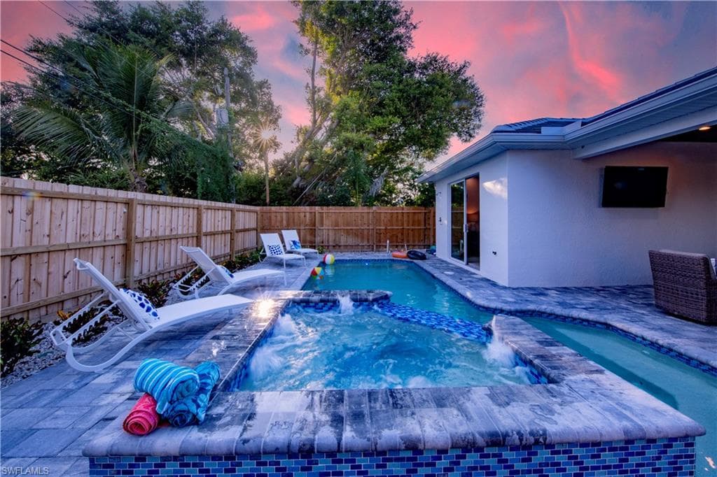 662 105th Ave N, Naples, FL 34108-33
