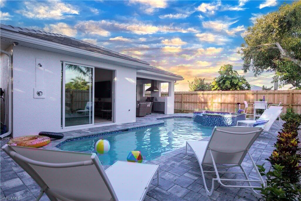 662 105th Ave N, Naples, FL 34108-34