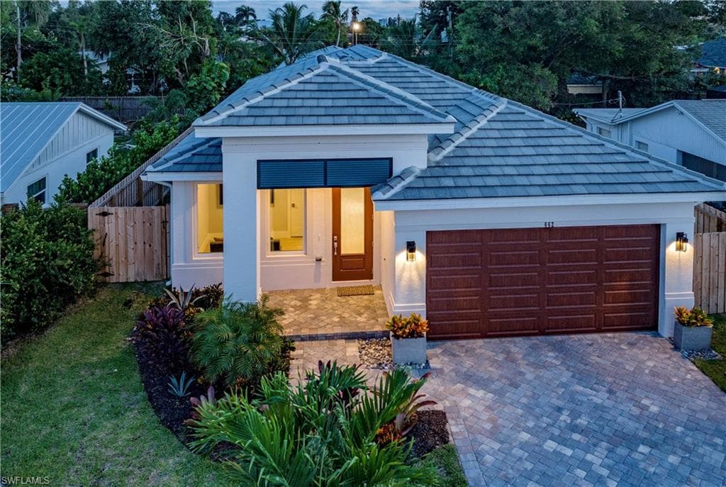 662 105th Ave N, Naples, FL 34108-3
