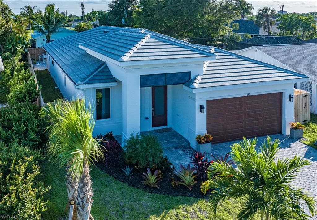 662 105th Ave N, Naples, FL 34108-4
