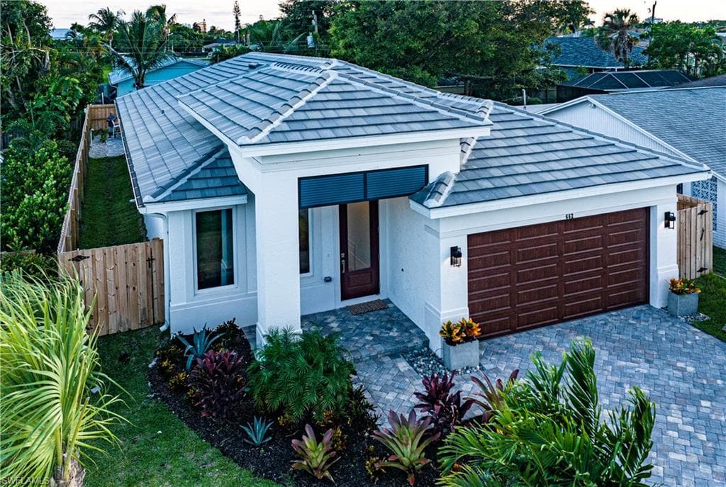 662 105th Ave N, Naples, FL 34108-5