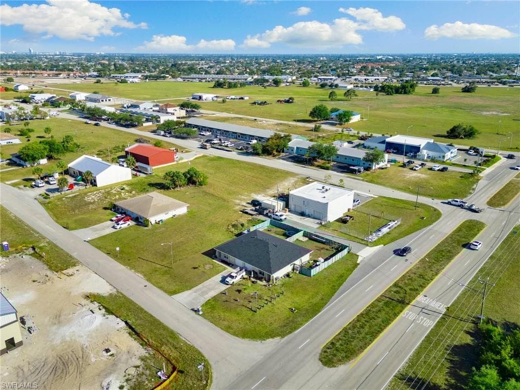 813 7th Ter, Cape Coral, FL 33909-10