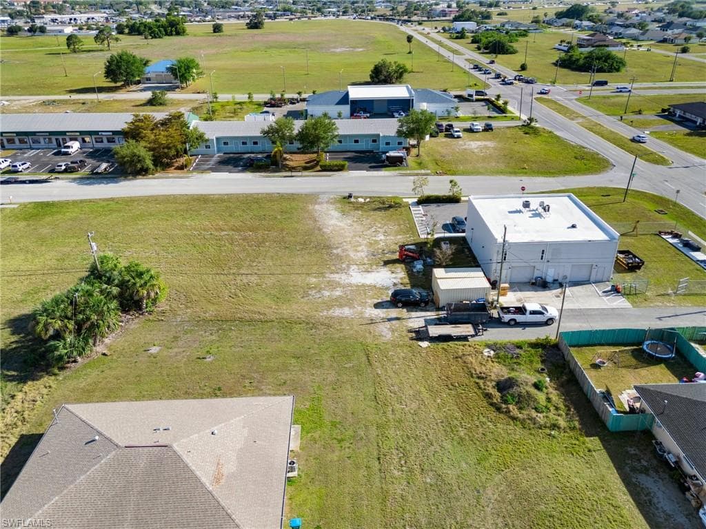 813 7th Ter, Cape Coral, FL 33909-4
