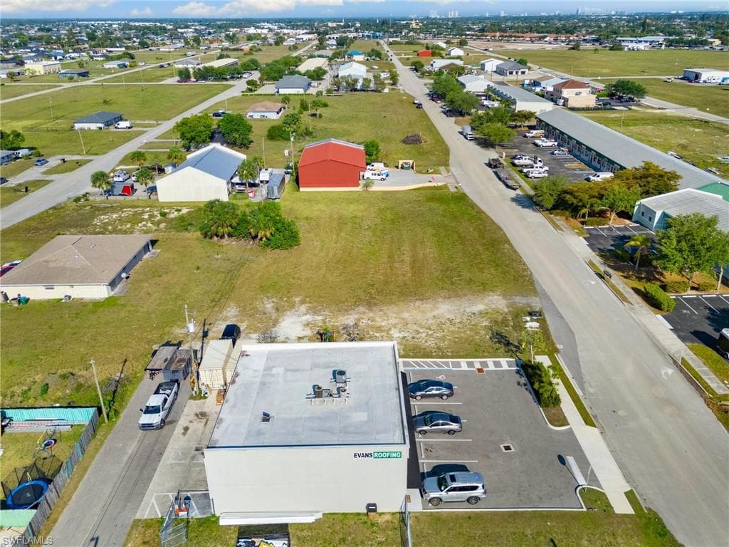 813 7th Ter, Cape Coral, FL 33909-4