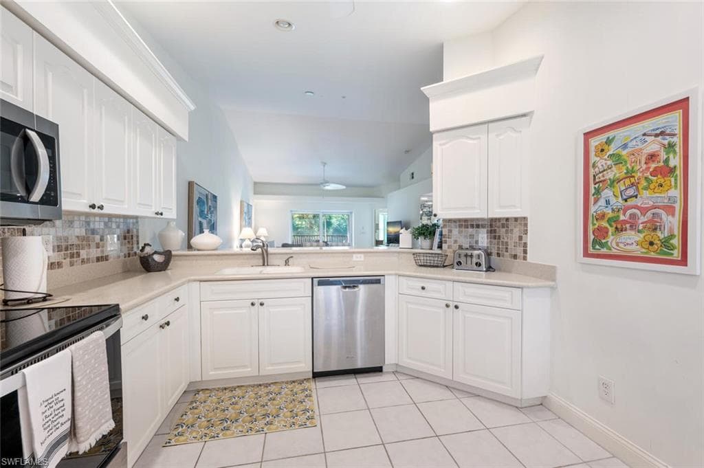 8600 Naples Heritage Dr 526, Naples, FL 34112-19