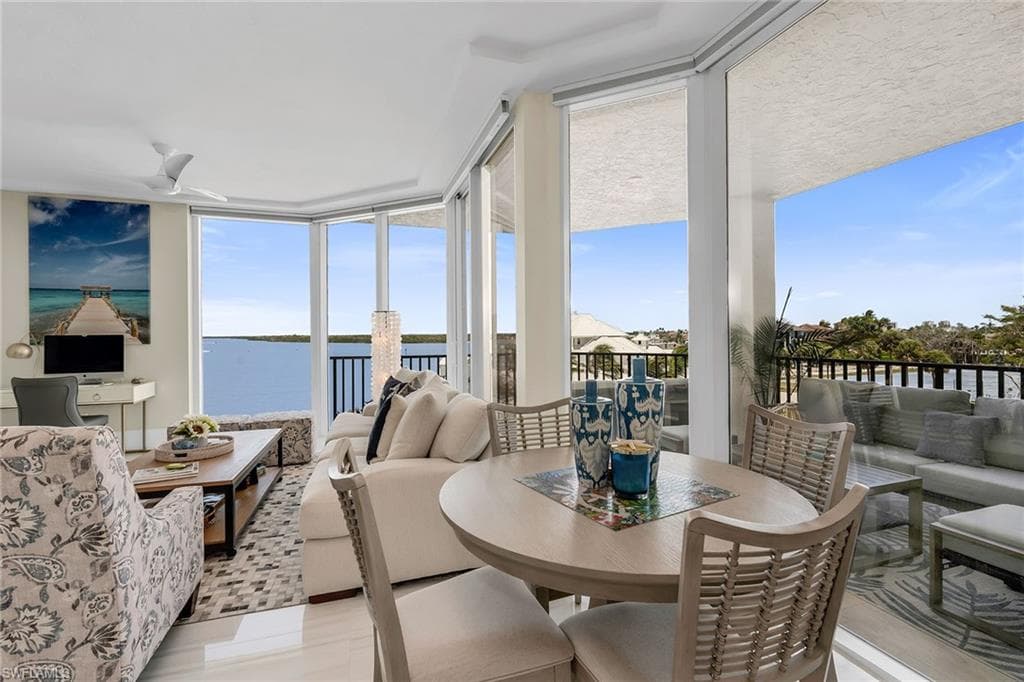 700 La Peninsula Blvd 306, Naples, FL 34113-14