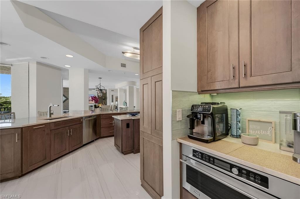 700 La Peninsula Blvd 306, Naples, FL 34113-15