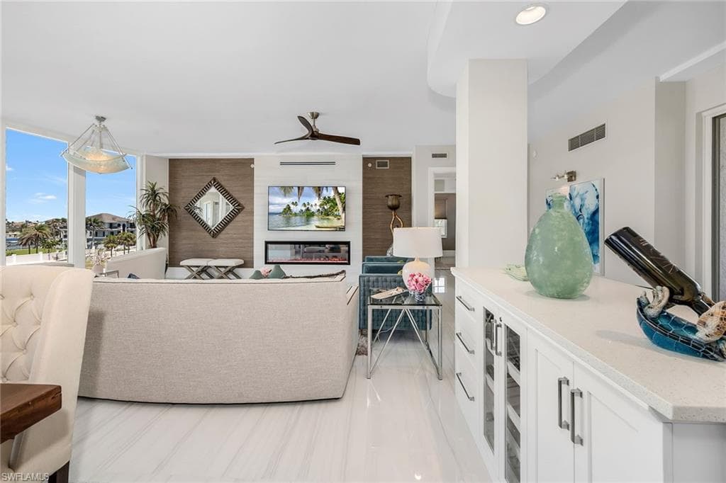 700 La Peninsula Blvd 306, Naples, FL 34113-16