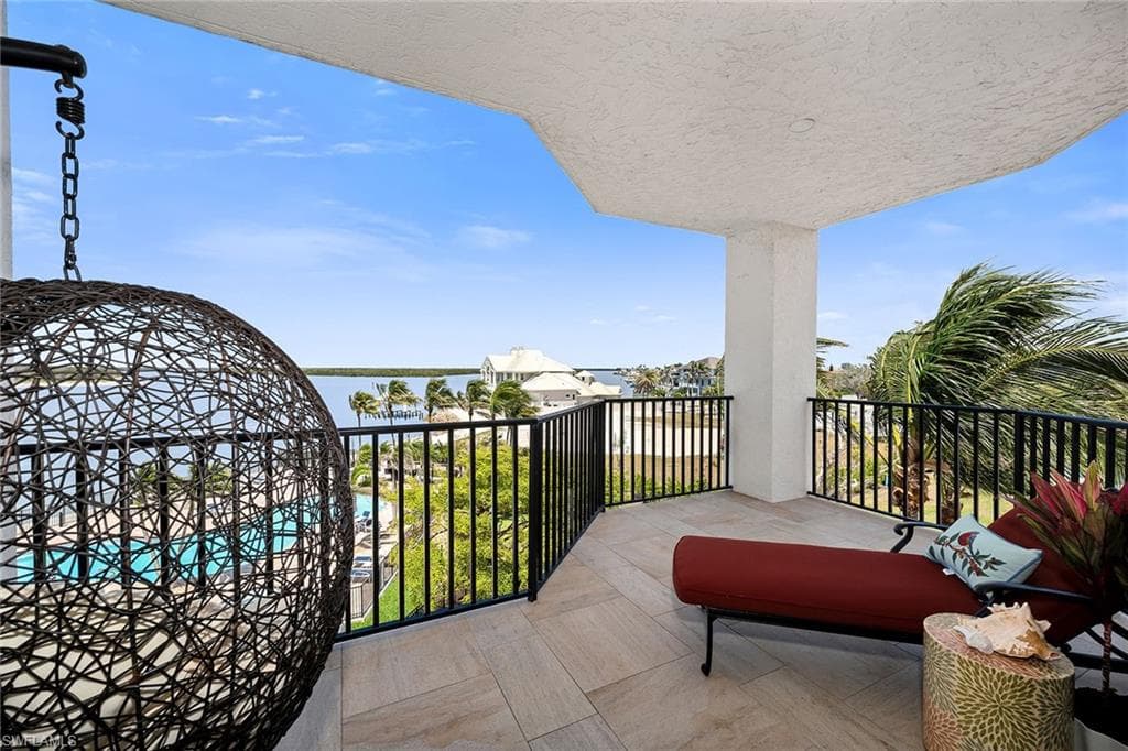 700 La Peninsula Blvd 306, Naples, FL 34113-24
