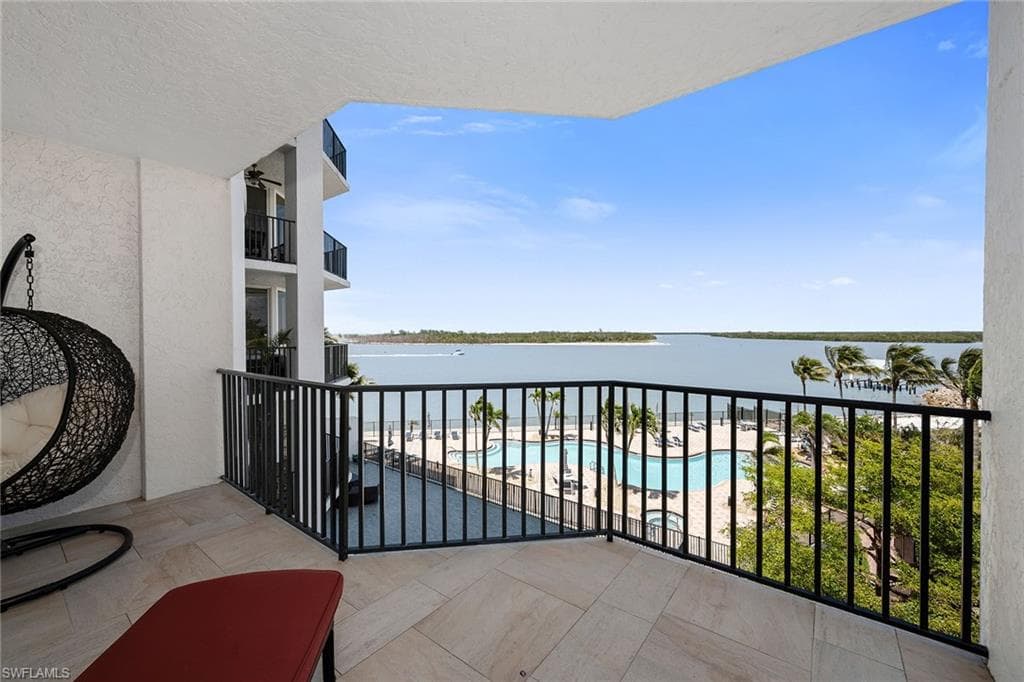 700 La Peninsula Blvd 306, Naples, FL 34113-25