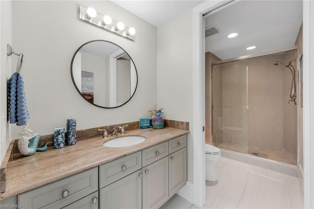 700 La Peninsula Blvd 306, Naples, FL 34113-28