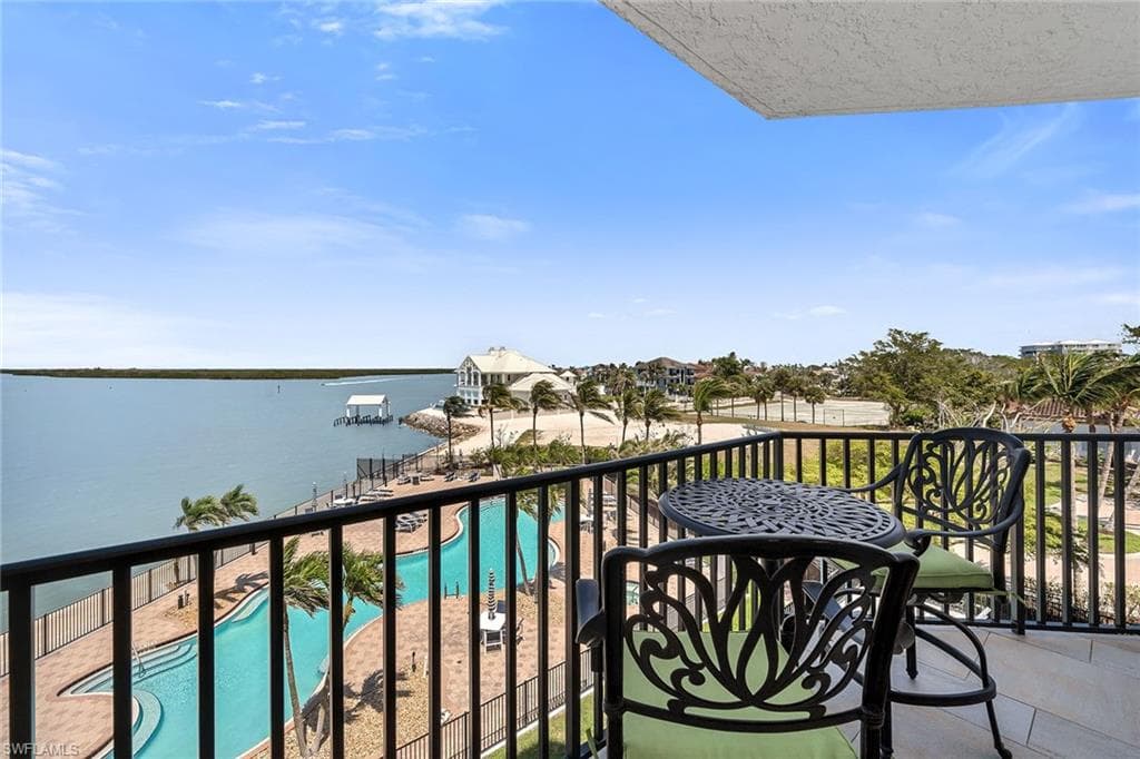 700 La Peninsula Blvd 306, Naples, FL 34113-34
