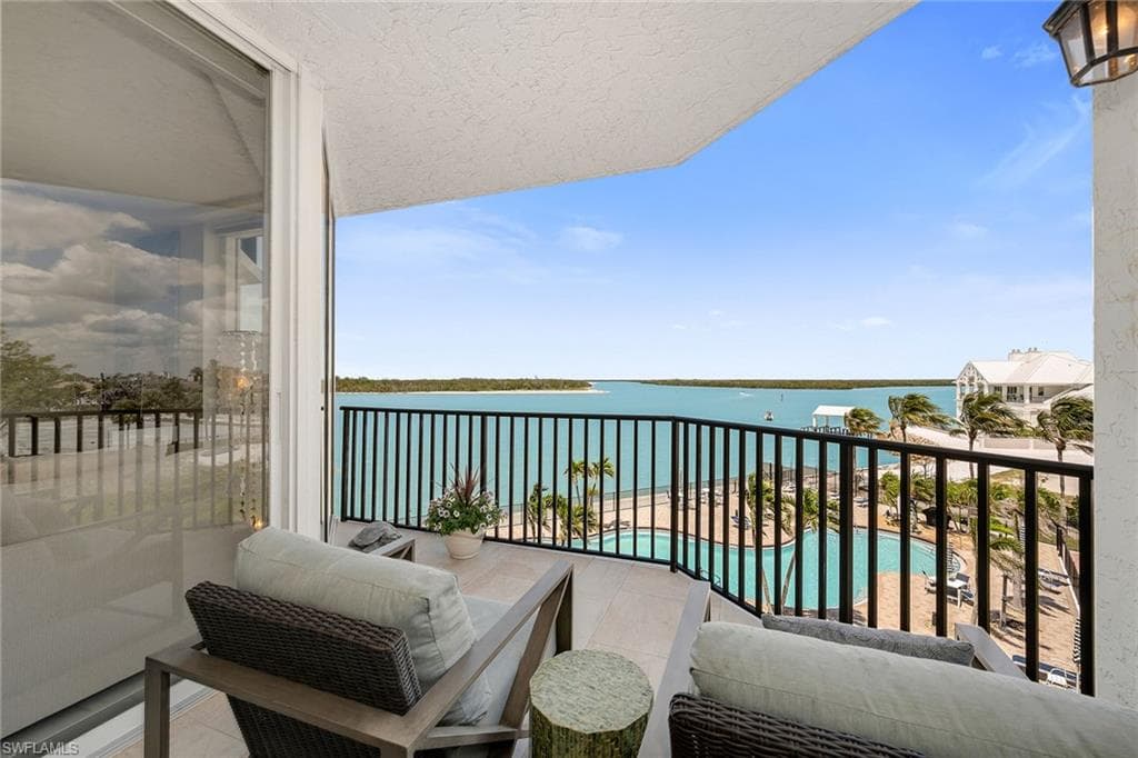 700 La Peninsula Blvd 306, Naples, FL 34113-38