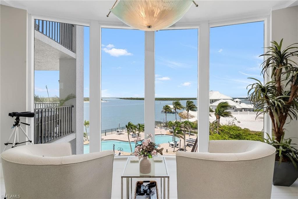 700 La Peninsula Blvd 306, Naples, FL 34113-3