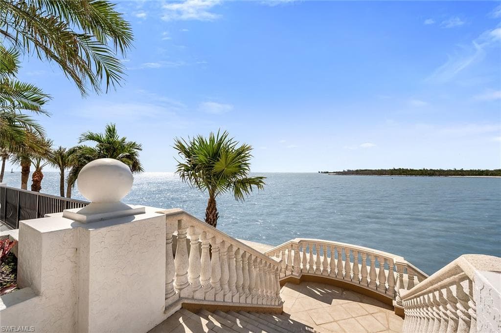 700 La Peninsula Blvd 306, Naples, FL 34113-39