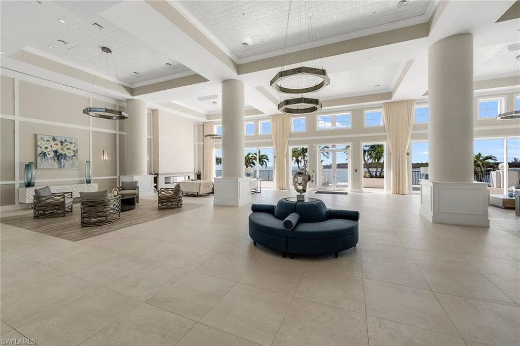 700 La Peninsula Blvd 306, Naples, FL 34113-40