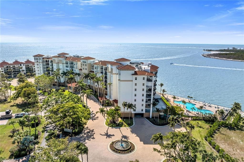 700 La Peninsula Blvd 306, Naples, FL 34113-43