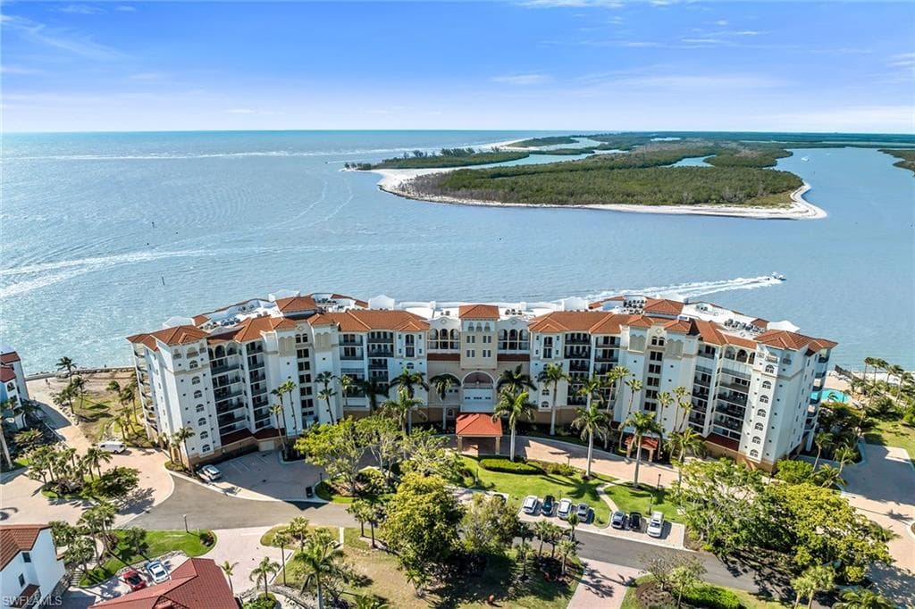 700 La Peninsula Blvd 306, Naples, FL 34113-44