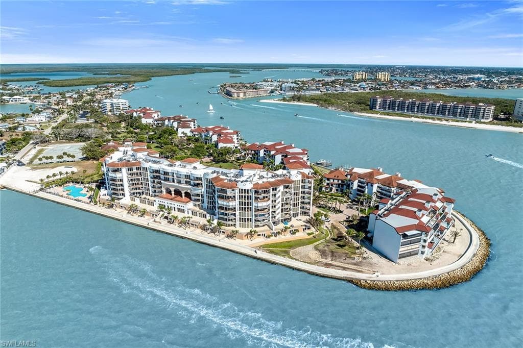 700 La Peninsula Blvd 306, Naples, FL 34113-46