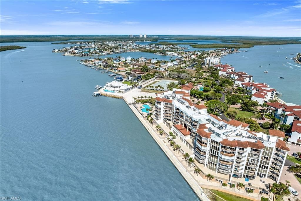 700 La Peninsula Blvd 306, Naples, FL 34113-47