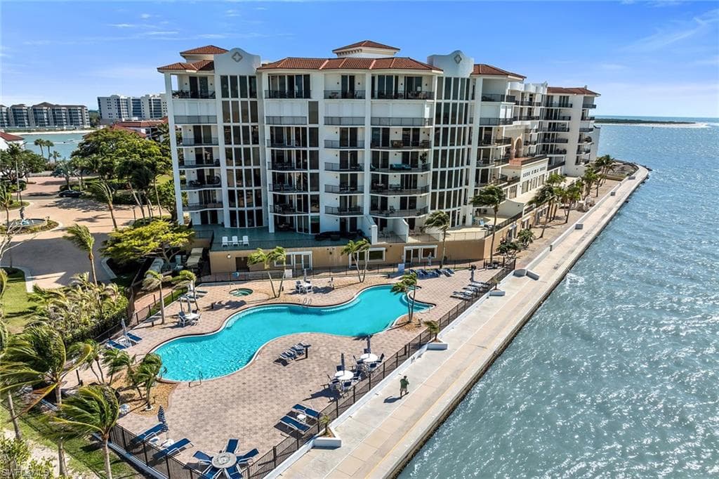 700 La Peninsula Blvd 306, Naples, FL 34113-49