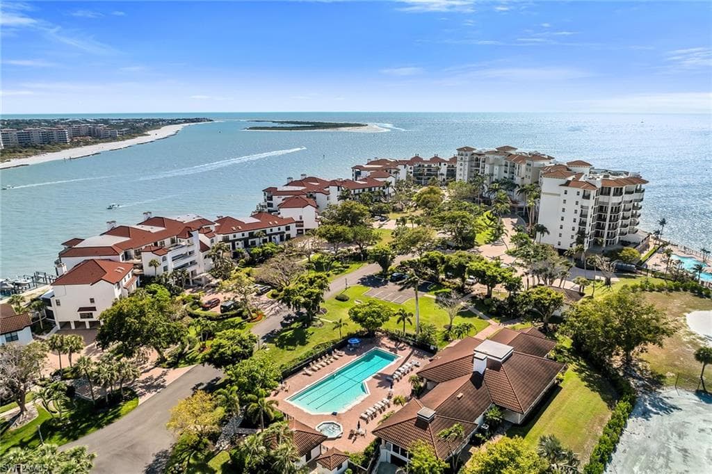 700 La Peninsula Blvd 306, Naples, FL 34113-50