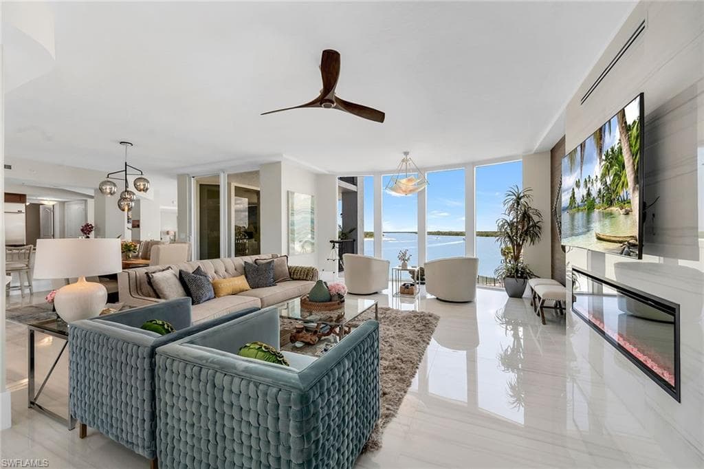 700 La Peninsula Blvd 306, Naples, FL 34113-5
