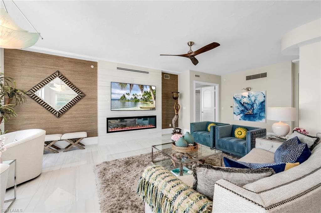 700 La Peninsula Blvd 306, Naples, FL 34113-6