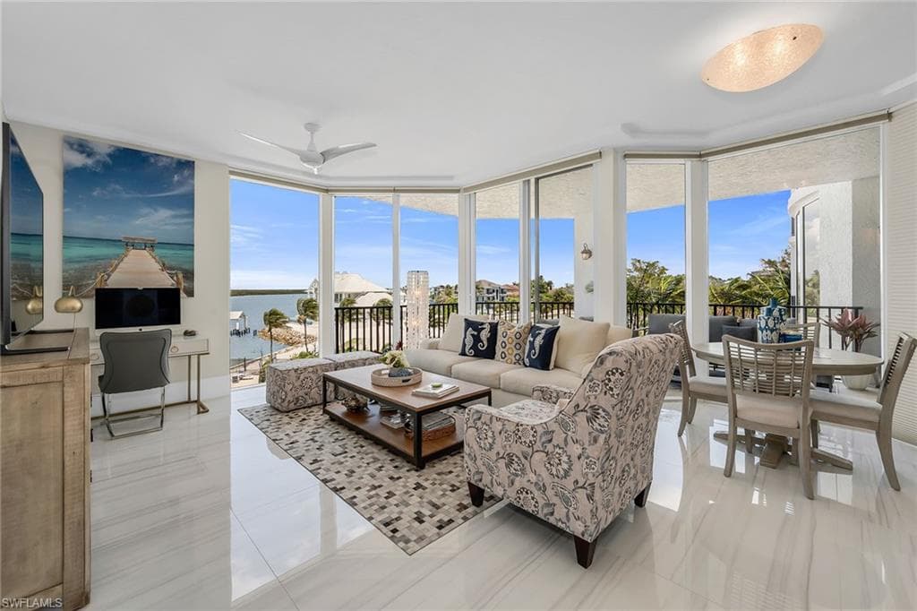 700 La Peninsula Blvd 306, Naples, FL 34113-7