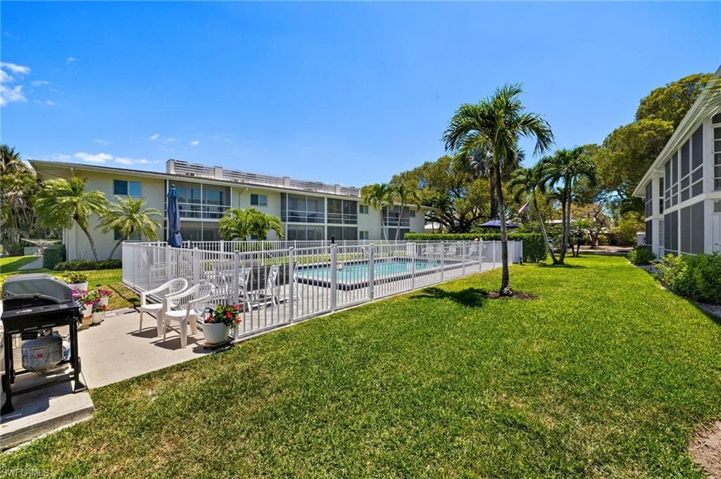 1417 Chesapeake Ave 106, Naples, FL 34102-25