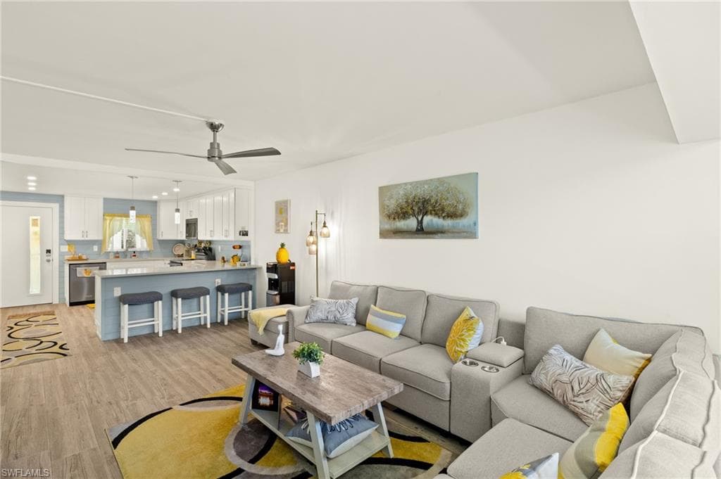 1417 Chesapeake Ave 106, Naples, FL 34102-5