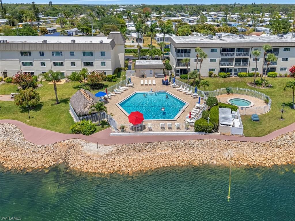 1010 Manatee Rd B305, Naples, FL 34114-1