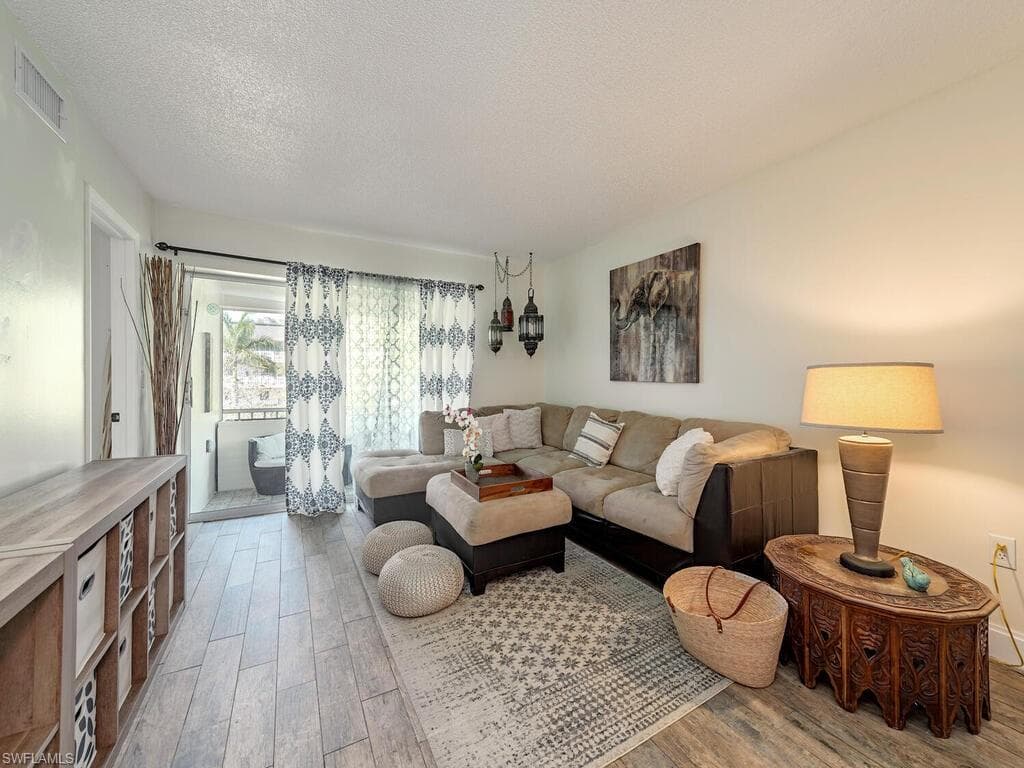 39 Watercolor Way 39, Naples, FL 34113-3