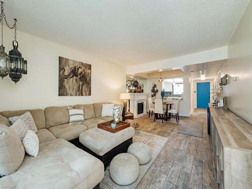 39 Watercolor Way 39, Naples, FL 34113-4
