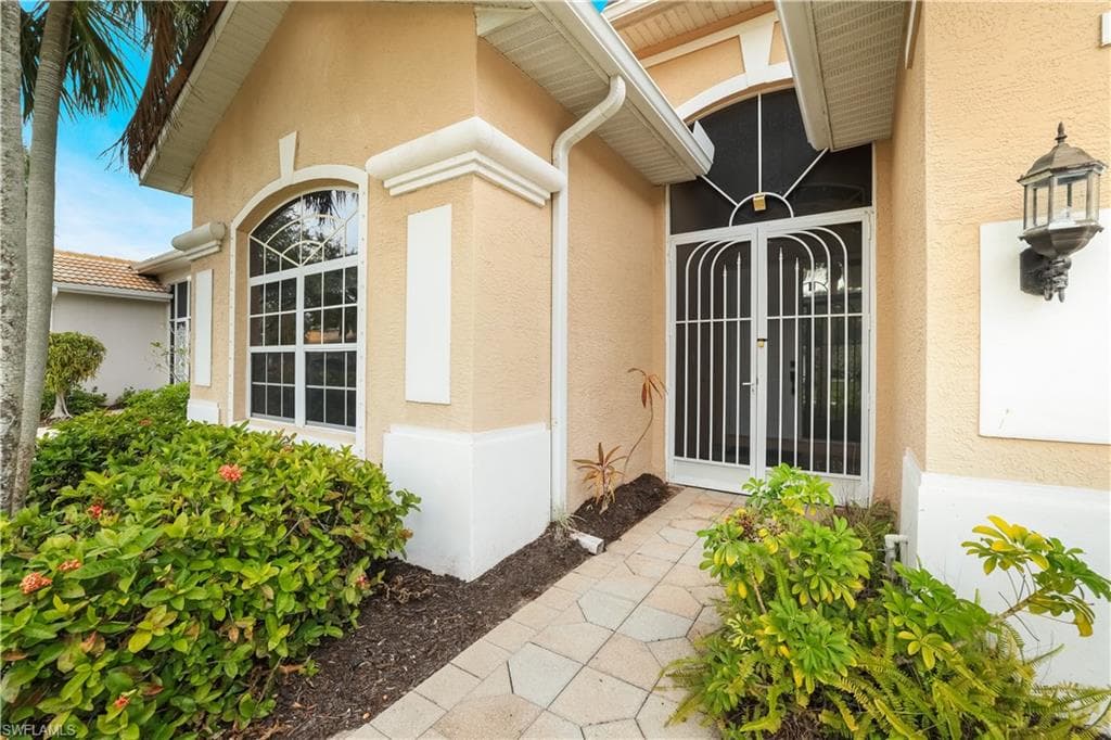 317 Harvard Ln, Naples, FL 34104-4