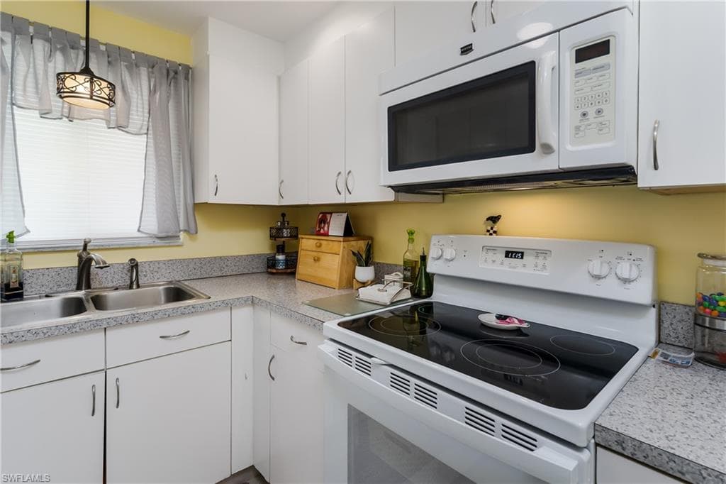 1010 Manatee Rd B304, Naples, FL 34114-14