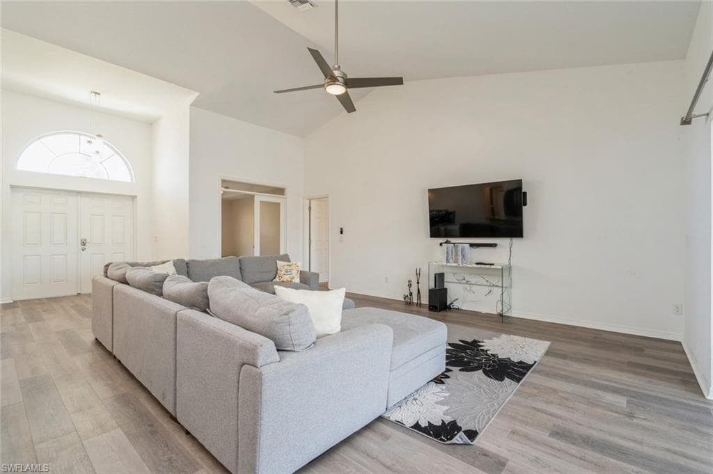 1921 12th St, Cape Coral, FL 33990-9