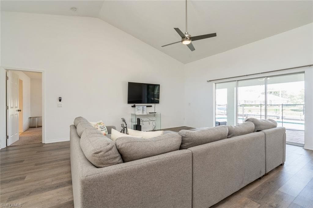 1921 12th St, Cape Coral, FL 33990-10
