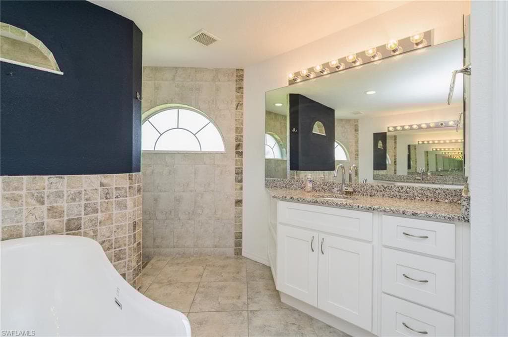 1921 12th St, Cape Coral, FL 33990-41