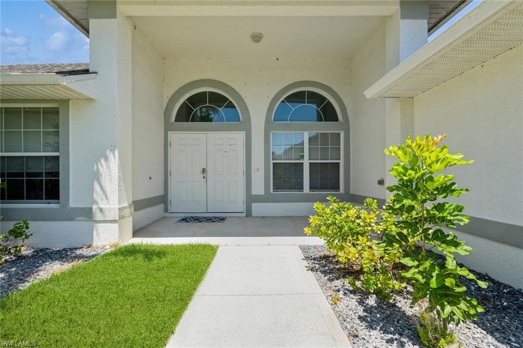 1921 12th St, Cape Coral, FL 33990-5