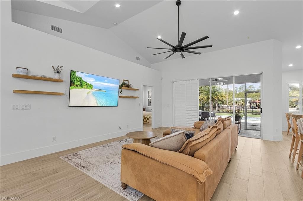 595 31st St NW, Naples, FL 34120-9