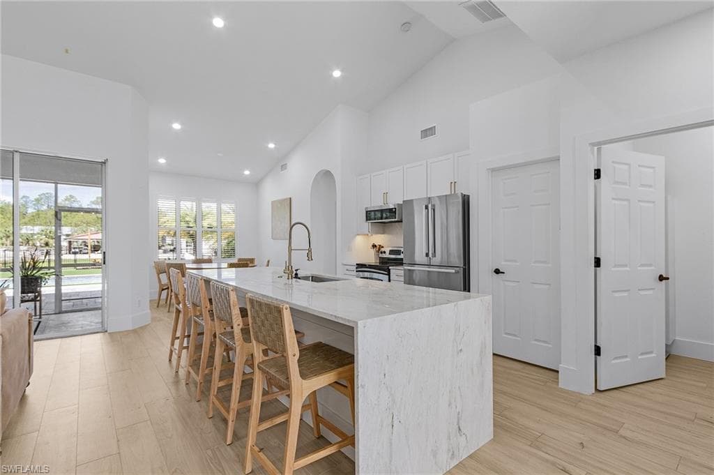 595 31st St NW, Naples, FL 34120-11