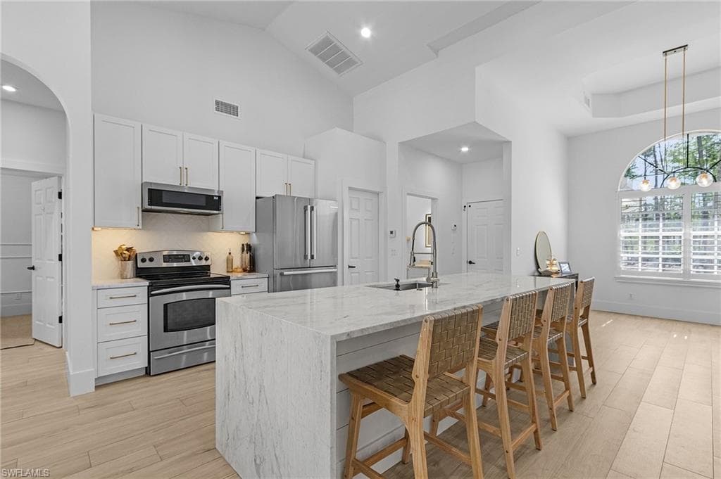 595 31st St NW, Naples, FL 34120-12