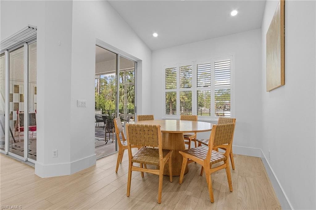 595 31st St NW, Naples, FL 34120-14