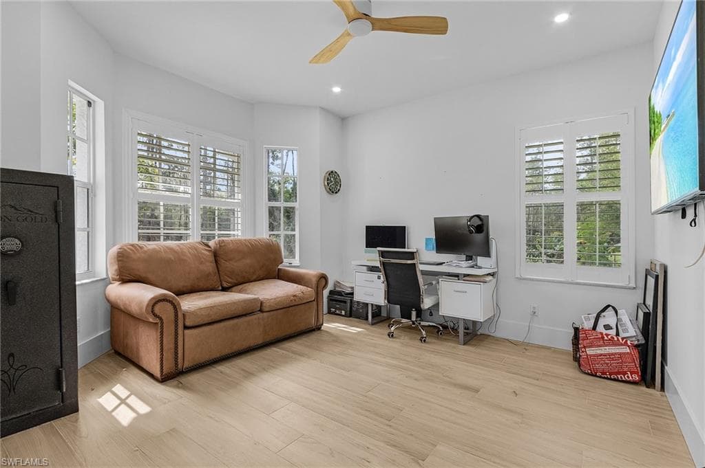 595 31st St NW, Naples, FL 34120-16