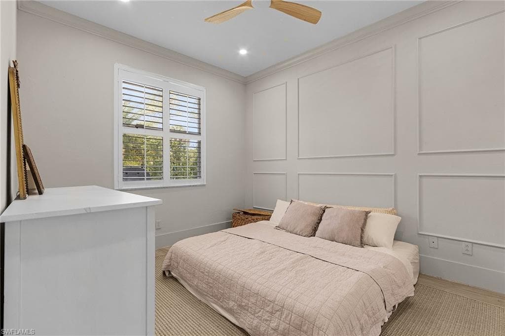 595 31st St NW, Naples, FL 34120-17