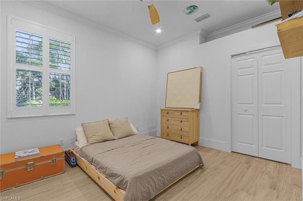 595 31st St NW, Naples, FL 34120-18